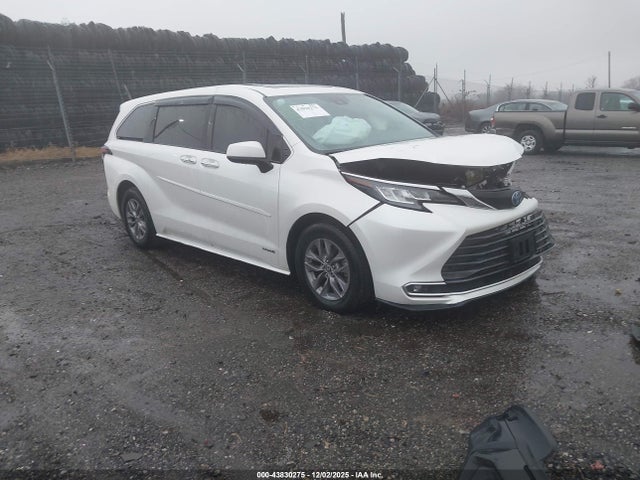 2021 TOYOTA SIENNA 5TDYRKEC1MS005816