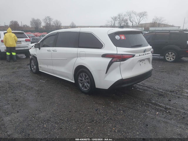 2021 TOYOTA SIENNA 5TDYRKEC1MS005816 Photo 2