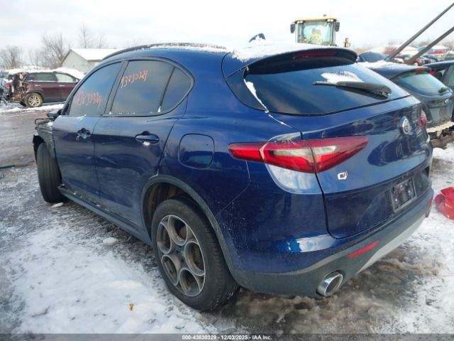 2018 ALFA ROMEO STELVIO ZASFAKPN3J7B62158 Photo 2
