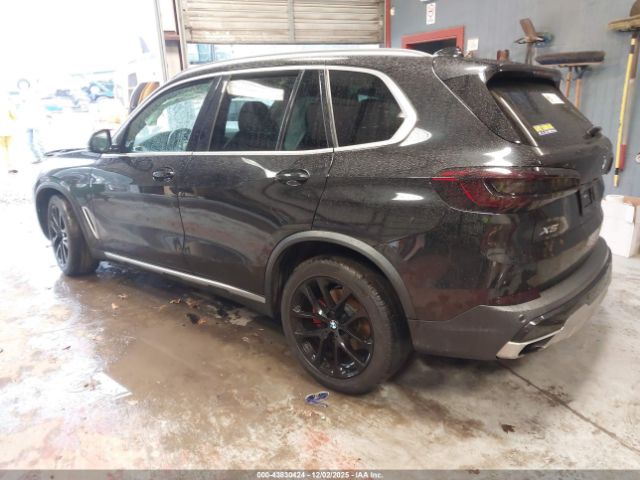 2020 BMW X5 5UXCR6C0XLLL82556 Photo 2