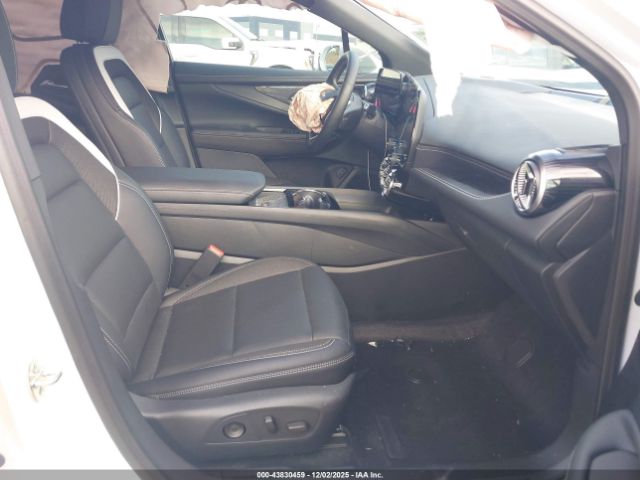 2025 CHEVROLET BLAZER EV 3GNKDBRM9SS227415 Photo 4