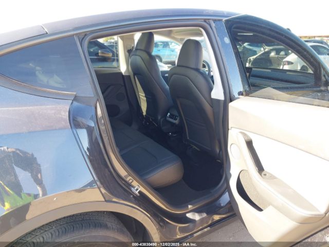 2024 TESLA MODEL Y 7SAYGDEE8RA226005 Photo 7