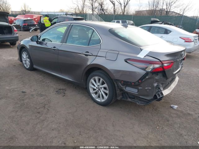 2021 TOYOTA CAMRY 4T1C11AK7MU410272 Photo 2