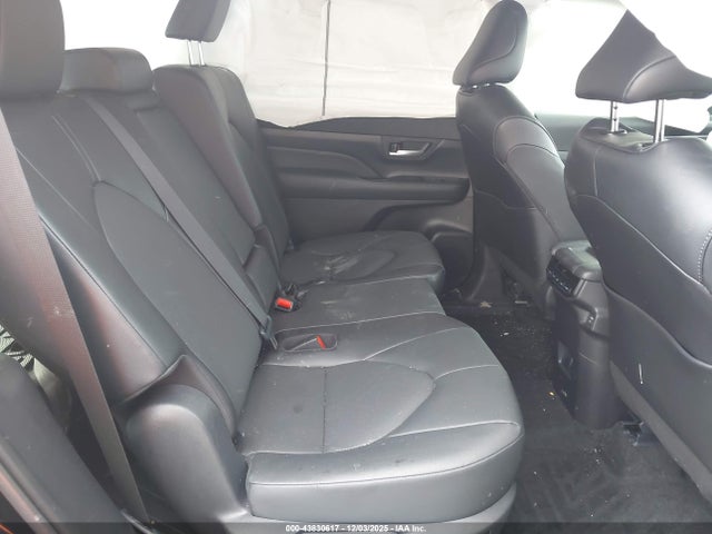 Toyota Grand Highlander Xle 2024 5TDAAAA52RS017832 Image 8