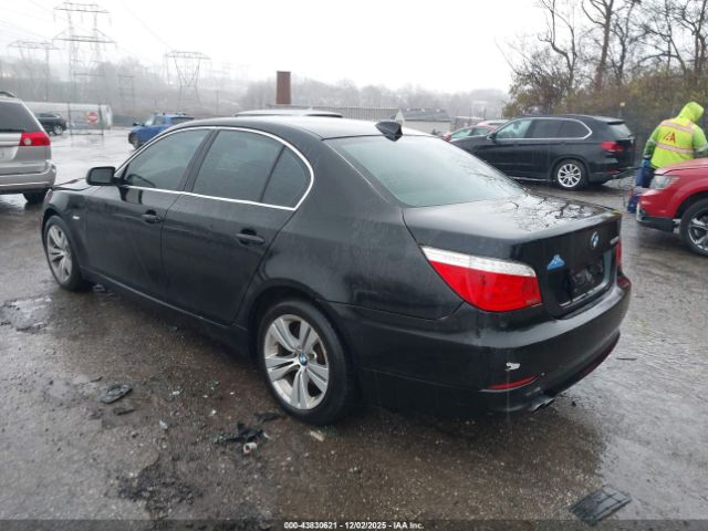 2010 BMW 528I WBANU5C53AC124632 Photo 2