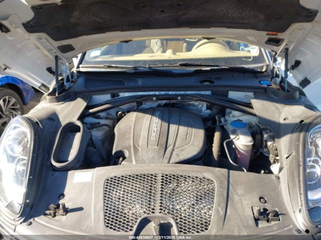2017 PORSCHE MACAN WP1AA2A57HLB01794 Photo 9
