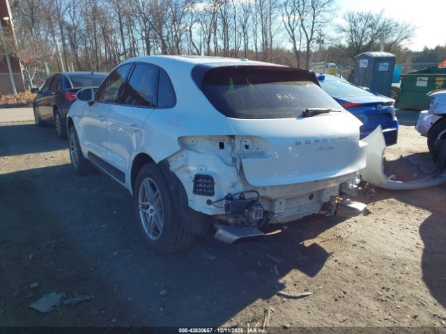 2017 PORSCHE MACAN WP1AA2A57HLB01794 Photo 2