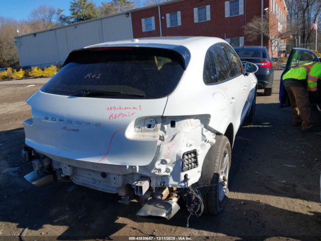 2017 PORSCHE MACAN WP1AA2A57HLB01794 Photo 3