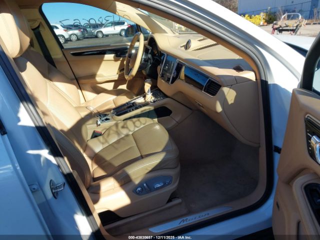 2017 PORSCHE MACAN WP1AA2A57HLB01794 Photo 4