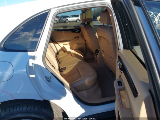 2017 PORSCHE MACAN WP1AA2A57HLB01794 Photo 7