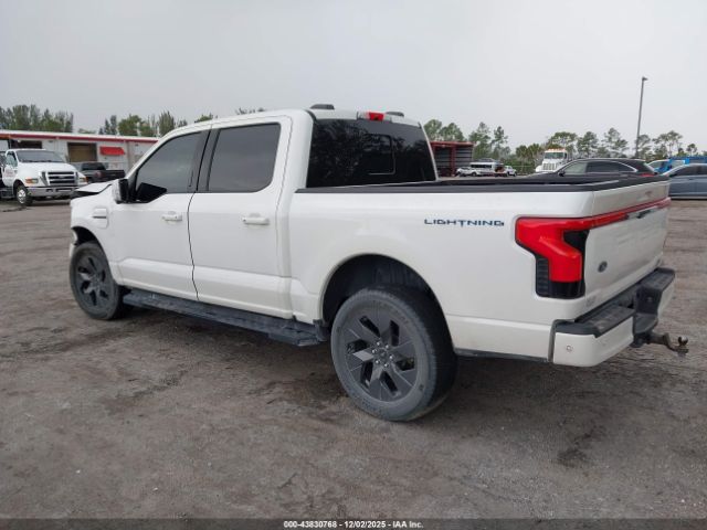 2022 FORD F-150 LIGHTNING 1FT6W1EV2NWG03216 Photo 2
