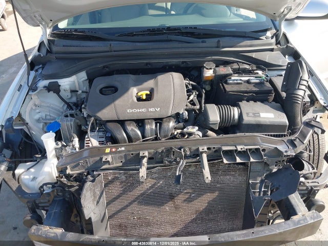 5NPD74LF0JH317365 Hyundai ELANTRA SE
