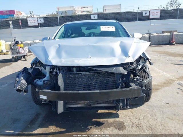 5NPD74LF0JH317365 Hyundai ELANTRA SE