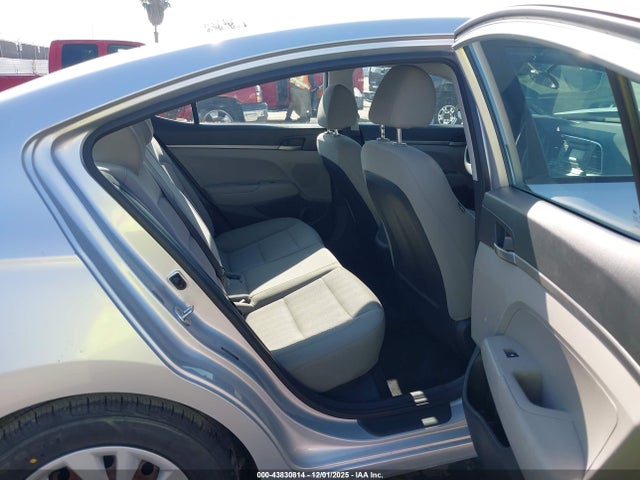 5NPD74LF0JH317365 Hyundai ELANTRA SE