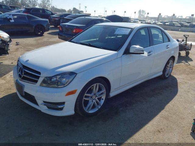 2014 MERCEDES-BENZ C 250 WDDGF4HB7ER303117 Photo 1