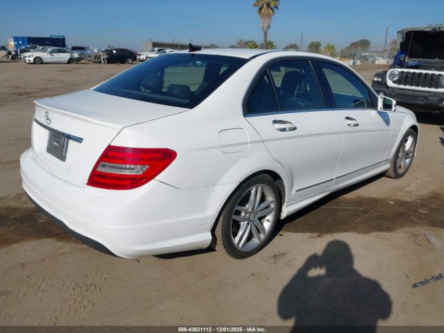 2014 MERCEDES-BENZ C 250 WDDGF4HB7ER303117 Photo 3