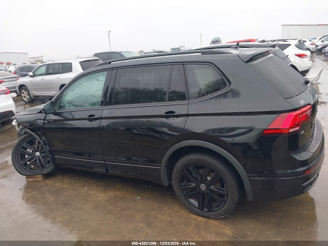 Продажа на аукционе авто 2022 Volkswagen Tiguan 2.0t Se R-line Black, vin: 3VVCB7AX6NM133766, номер лота: 43831299