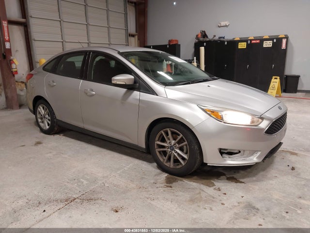 Ford FOCUS SE 2015 1FADP3F23FL275186 Image 1