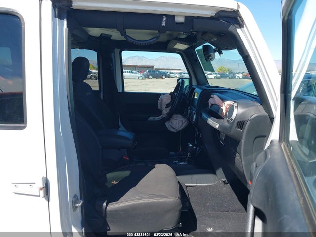 1C4BJWEG6GL251774 Jeep Wrangler Unlimited Sahara