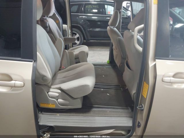 2012 TOYOTA SIENNA 5TDKK3DC3CS216709 Photo 7