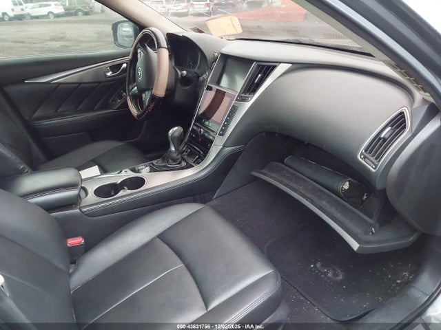 43831756 :رقم المزاد ، JN1BV7AR0FM401309 vin ، 2015 Infiniti Q50 Premium مزاد بيع