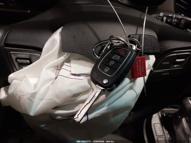 KM8SMDHF3HU255920 Hyundai Santa Fe Se