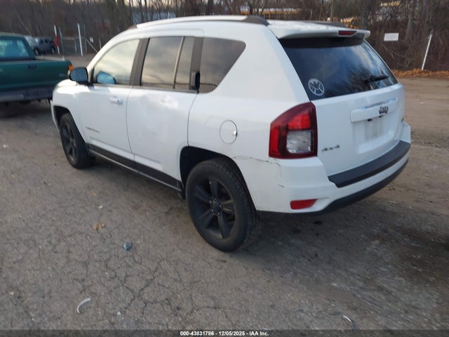 2014 JEEP COMPASS 1C4NJDBB4ED879883 Photo 2