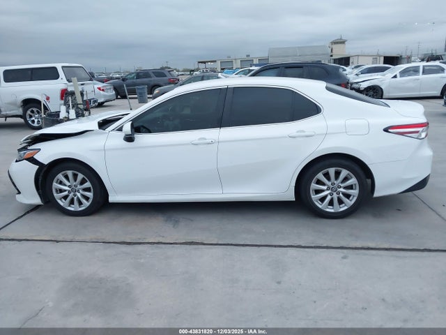 4T1B11HK8JU565359 Toyota CAMRY LE