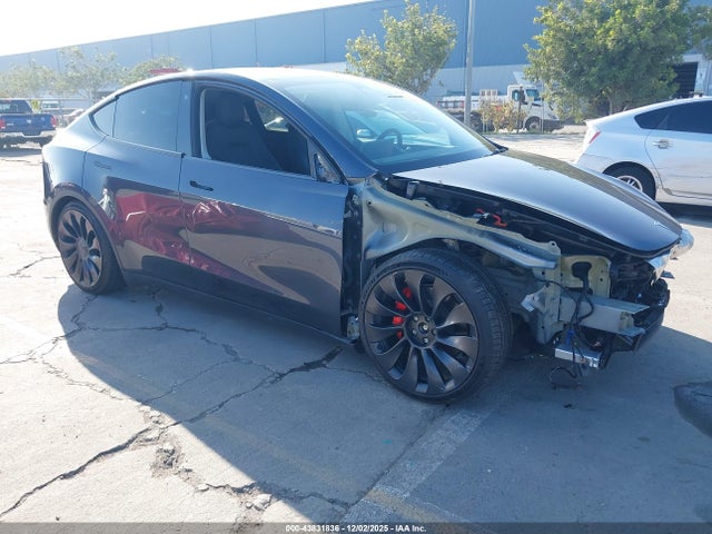 2023 TESLA MODEL Y 7SAYGDEF2PF634220 Photo 0