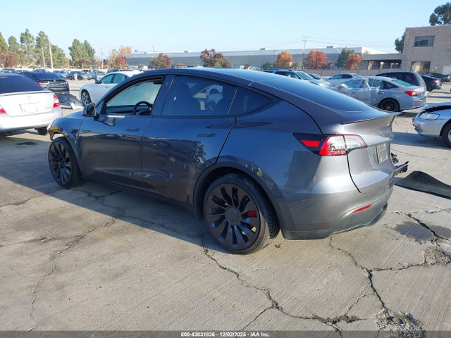 2023 TESLA MODEL Y 7SAYGDEF2PF634220 Photo 2
