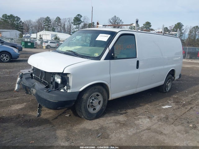 Chevrolet Express 2500 Work Van 2014 1GCWGFCA4E1128319 Image 2