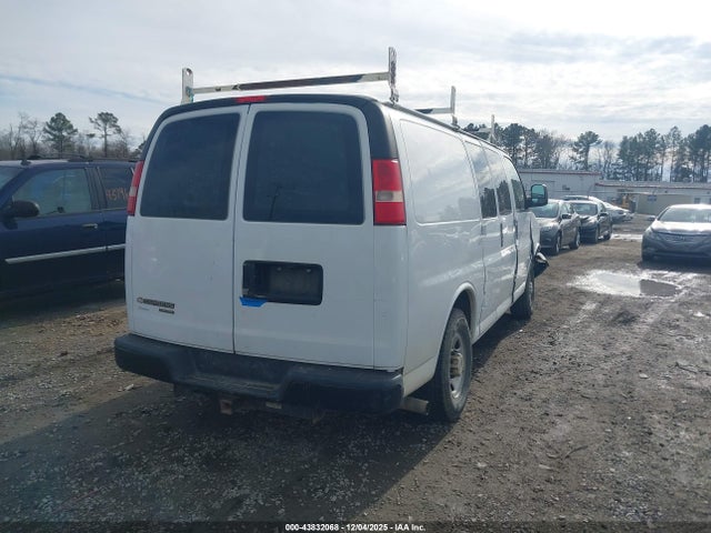 Chevrolet Express 2500 Work Van 2014 1GCWGFCA4E1128319 Image 4
