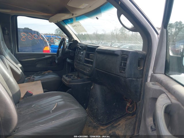 Chevrolet Express 2500 Work Van 2014 1GCWGFCA4E1128319 Image 5