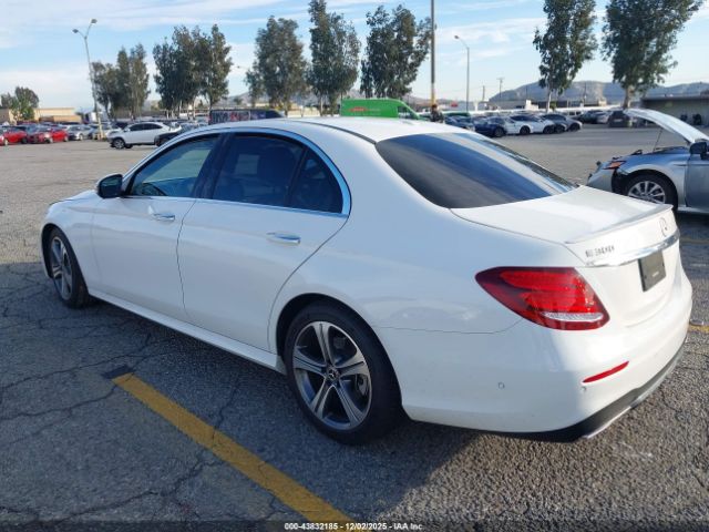 2017 MERCEDES-BENZ E 300 WDDZF4JB3HA257369 Photo 2