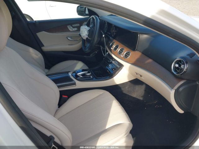 2017 MERCEDES-BENZ E 300 WDDZF4JB3HA257369 Photo 4