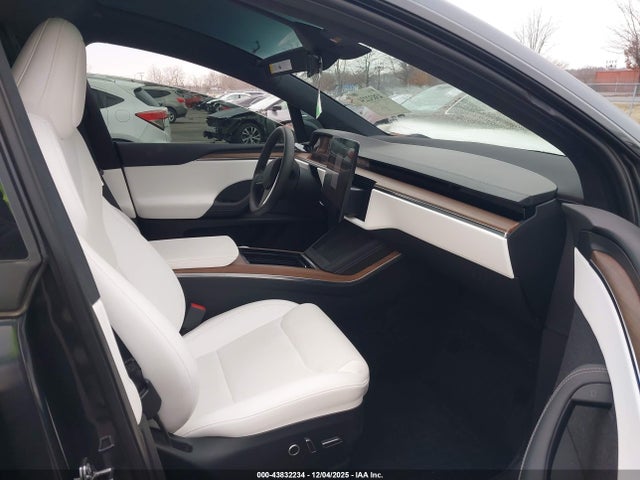 2024 TESLA MODEL X 7SAXCBE5XRF457745 Photo 4