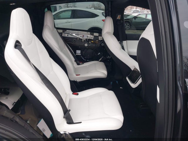 2024 TESLA MODEL X 7SAXCBE5XRF457745 Photo 7