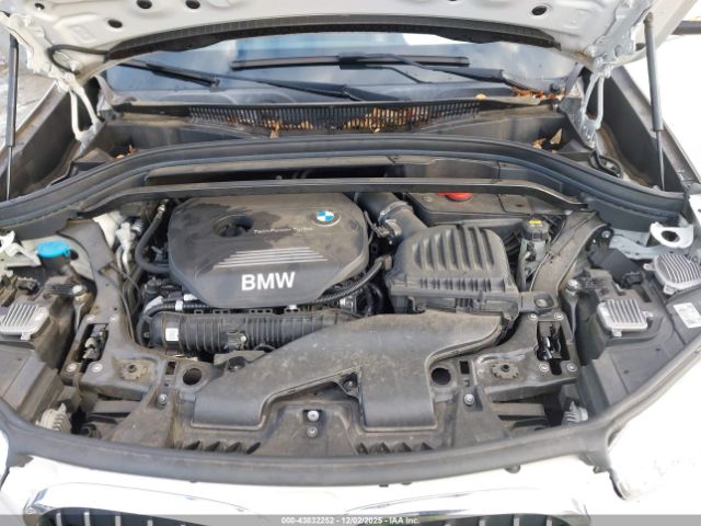 2017 BMW X1 WBXHT3C31H5F83846 Photo 9
