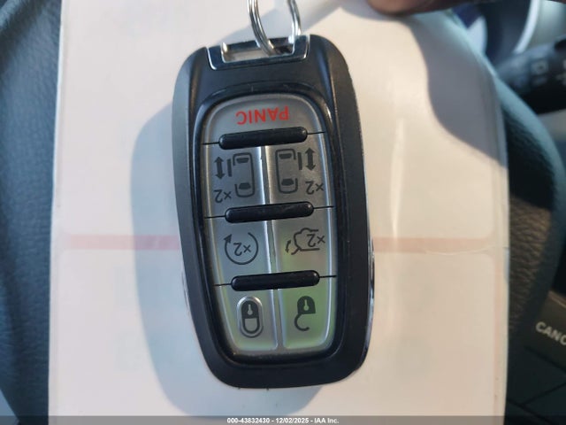 Chrysler Pacifica Hybrid Touring L 2023 2C4RC1L72PR618594 Image 11