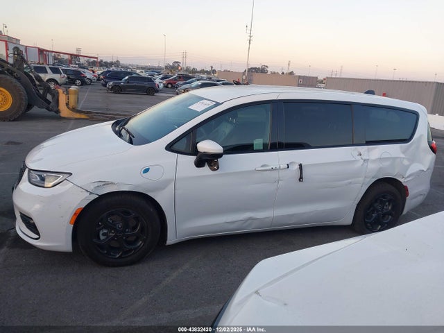 Chrysler Pacifica Hybrid Touring L 2023 2C4RC1L72PR618594 Image 14