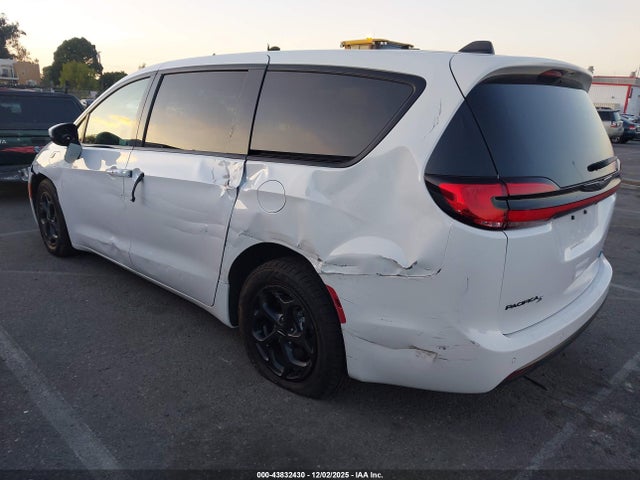 Chrysler Pacifica Hybrid Touring L 2023 2C4RC1L72PR618594 Image 3