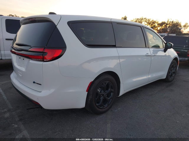 Chrysler Pacifica Hybrid Touring L 2023 2C4RC1L72PR618594 Image 4