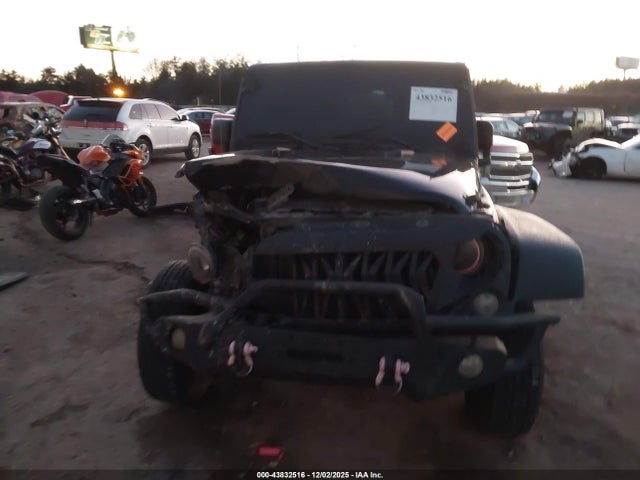 43832516 :رقم المزاد ، 1C4BJWDG8EL136687 vin ، 2014 Jeep Wrangler Unlimited Sport مزاد بيع