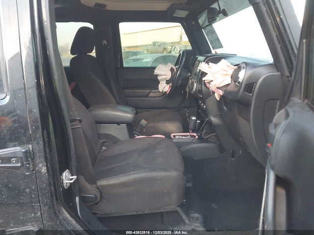 43832516 :رقم المزاد ، 1C4BJWDG8EL136687 vin ، 2014 Jeep Wrangler Unlimited Sport مزاد بيع