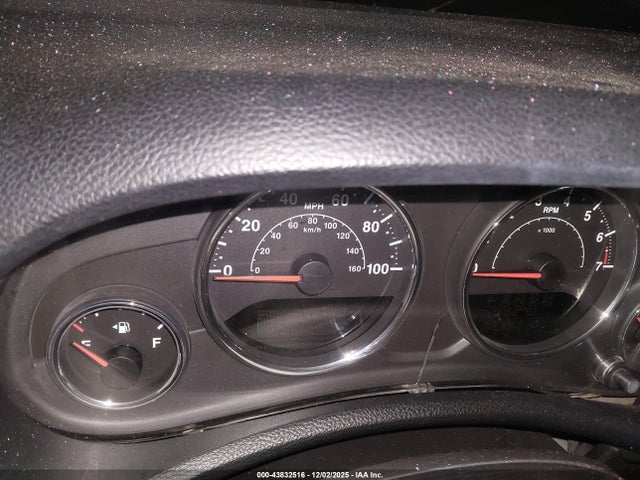 43832516 :رقم المزاد ، 1C4BJWDG8EL136687 vin ، 2014 Jeep Wrangler Unlimited Sport مزاد بيع