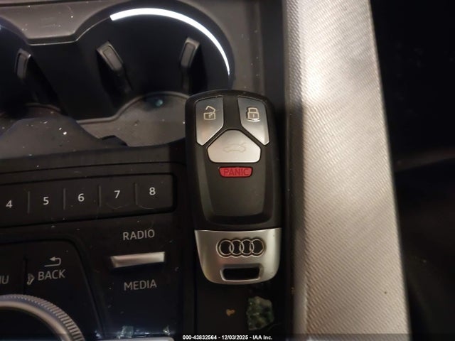 2017 AUDI A4 WAUENAF41HN020826 Photo 10