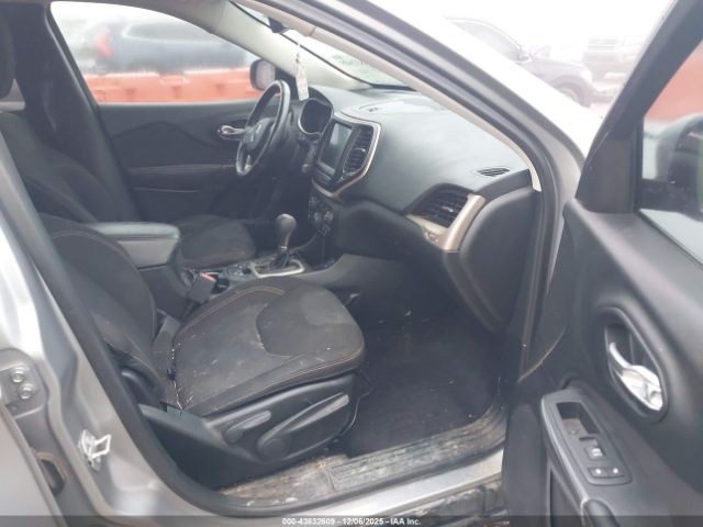 2016 JEEP CHEROKEE 1C4PJLCB2GW355947 Photo 4