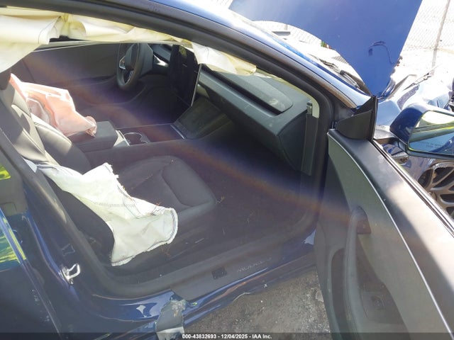 2025 TESLA MODEL 3 5YJ3E1EA4SF981055 Photo 4