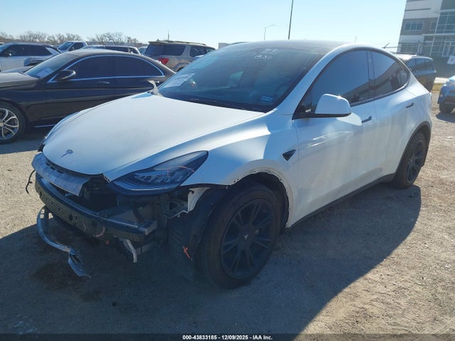 2022 TESLA MODEL Y 7SAYGAEE2NF432285 Photo 1