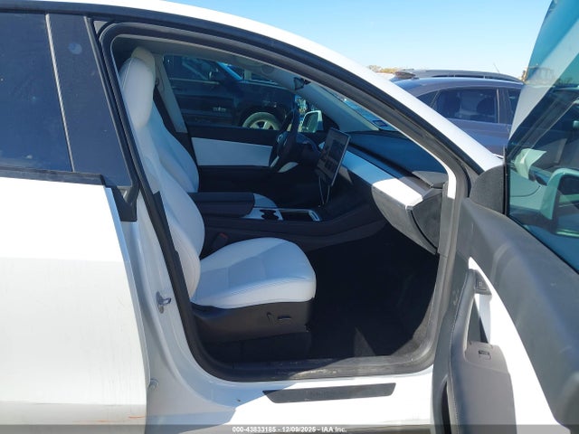 2022 TESLA MODEL Y 7SAYGAEE2NF432285 Photo 4